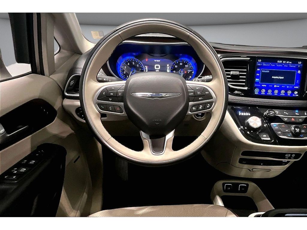 Used 2017 Chrysler Pacifica - photo 1