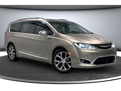 Used 2017 Chrysler Pacifica - photo 2