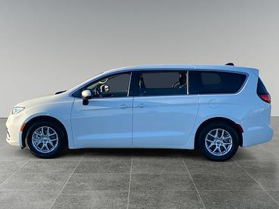 Used 2023 Chrysler Pacifica - photo 1