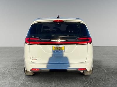 Used 2023 Chrysler Pacifica - photo 1
