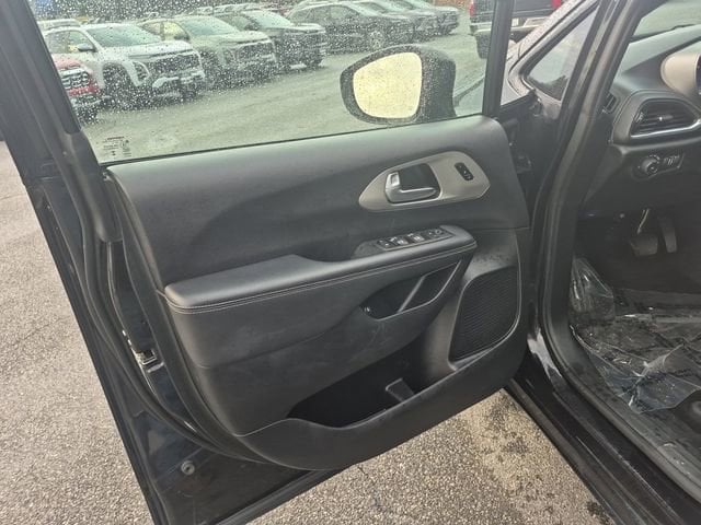 Used 2024 Chrysler Pacifica - photo 13