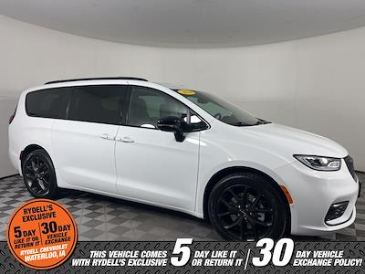 Used 2024 Chrysler Pacifica - photo 1