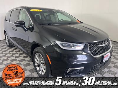 Used 2023 Chrysler Pacifica - photo 1