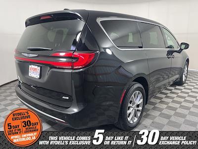 Used 2023 Chrysler Pacifica - photo 1