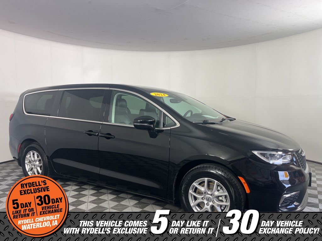 Used 2024 Chrysler Pacifica - photo 5