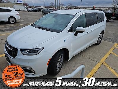 Used 2023 Chrysler Pacifica - photo 1