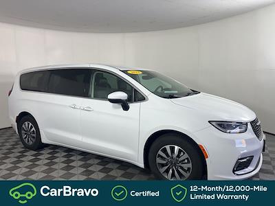 Used 2023 Chrysler Pacifica - photo 2