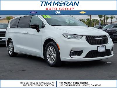 Used 2025 Chrysler Pacifica - photo 1