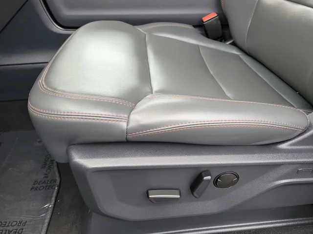 Used 2025 Ford Expedition - photo 22