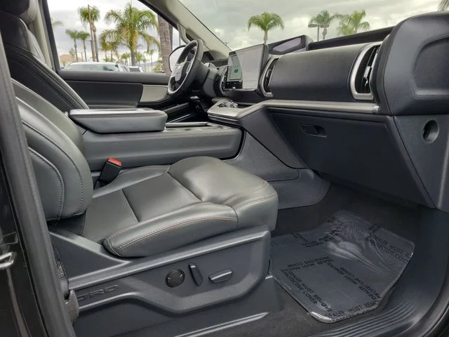 Used 2025 Ford Expedition - photo 23