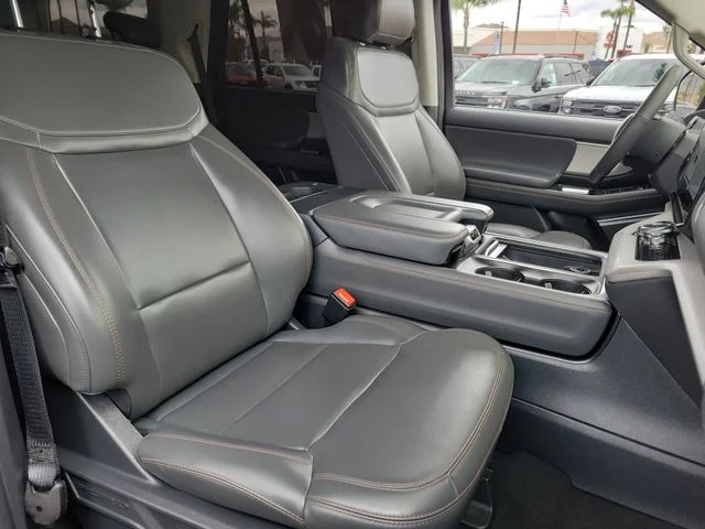 Used 2025 Ford Expedition - photo 24