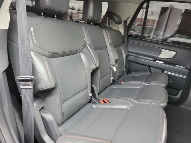 Used 2025 Ford Expedition - photo 27