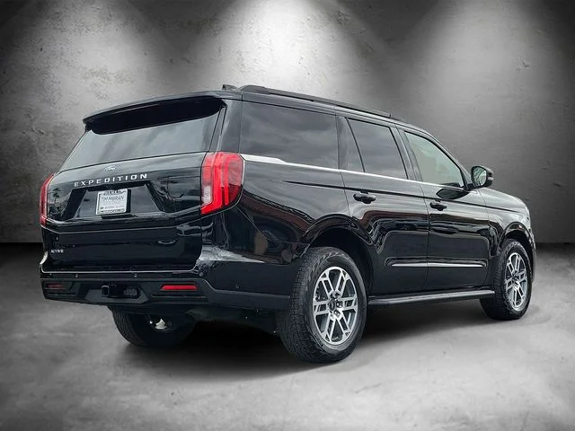 Used 2025 Ford Expedition - photo 5