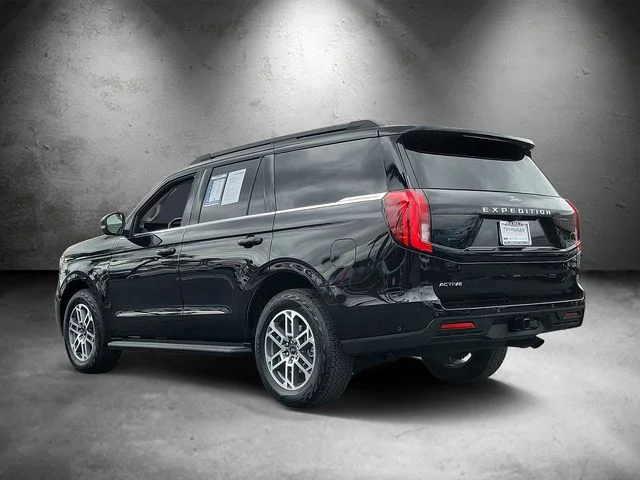 Used 2025 Ford Expedition - photo 6