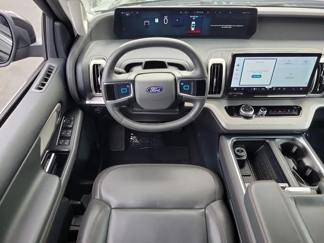 Used 2025 Ford Expedition - photo 9