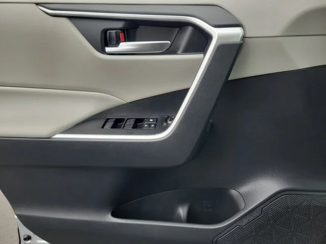 Used 2019 Toyota RAV4 - photo 22
