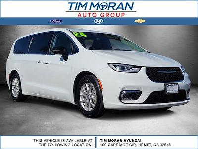 Used 2024 Chrysler Pacifica - photo 1