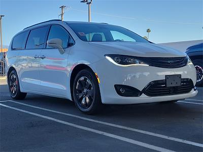 Used 2019 Chrysler Pacifica Limited Minivan for sale #722290O - photo 2