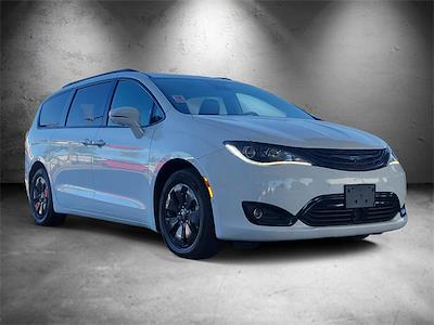 2019 Chrysler Pacifica FWD Minivan for sale #722290O - photo 2