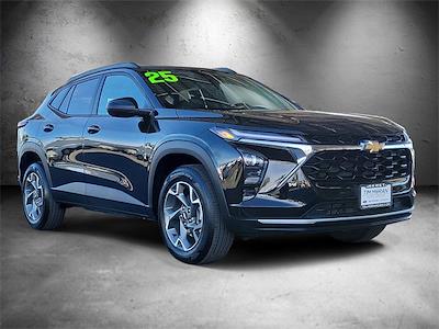 Used 2025 Chevrolet Trax - photo 1