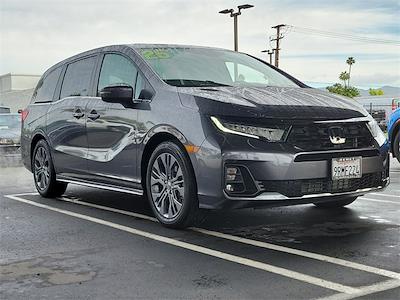 Used 2025 Honda Odyssey - photo 1