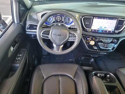 Used 2025 Chrysler Pacifica - photo 2