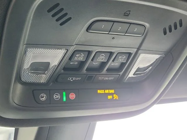 Used 2023 Chevrolet Traverse - photo 20