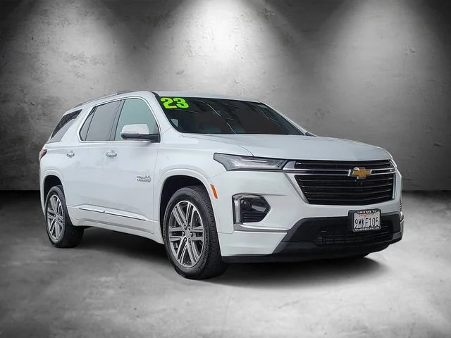 Used 2023 Chevrolet Traverse - photo 2