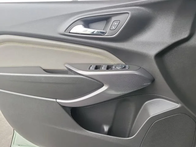 Used 2025 Chevrolet Trax - photo 20
