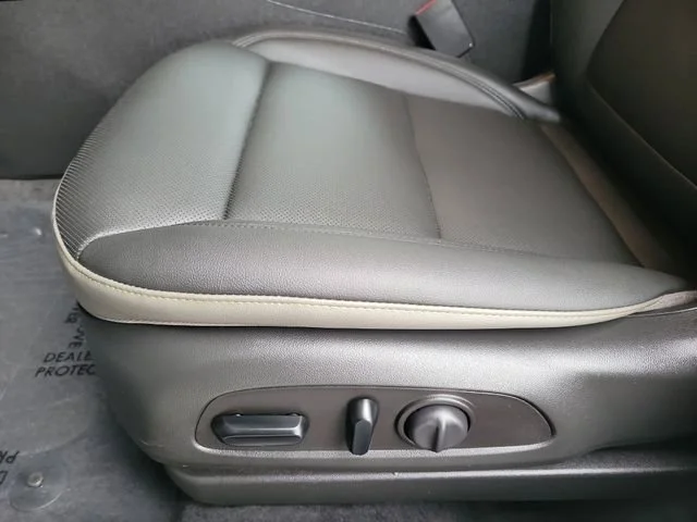 Used 2025 Chevrolet Trax - photo 21
