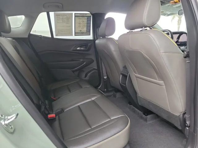Used 2025 Chevrolet Trax - photo 24