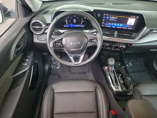 Used 2025 Chevrolet Trax - photo 7