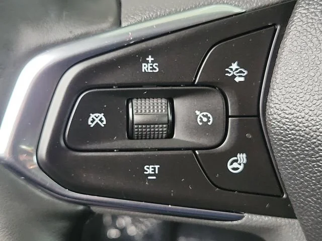 Used 2025 Chevrolet Trax - photo 8