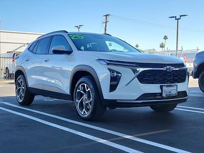 Used 2025 Chevrolet Trax - photo 1