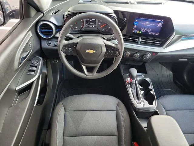 Used 2026 Chevrolet Trax - photo 9