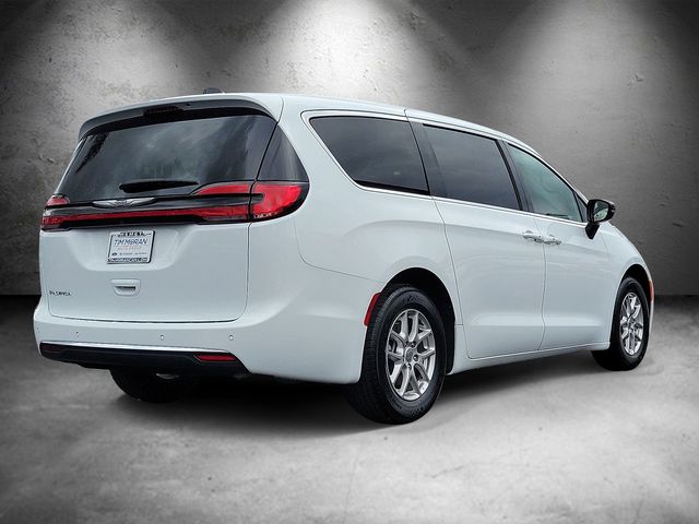 Used 2025 Chrysler Pacifica - photo 5