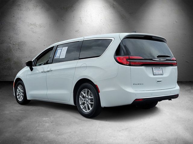 Used 2025 Chrysler Pacifica - photo 6
