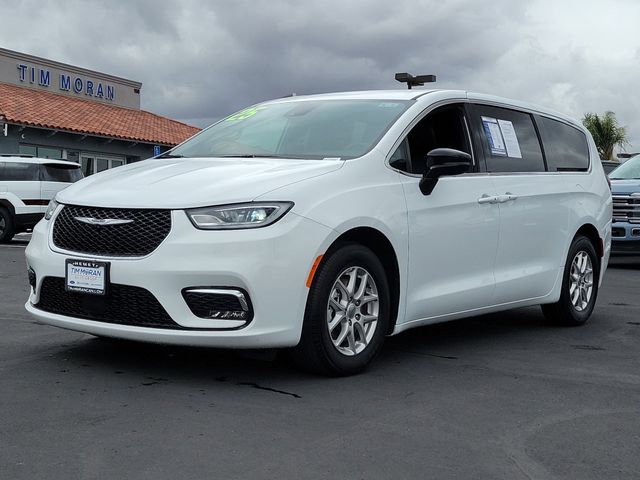 Used 2025 Chrysler Pacifica - photo 7
