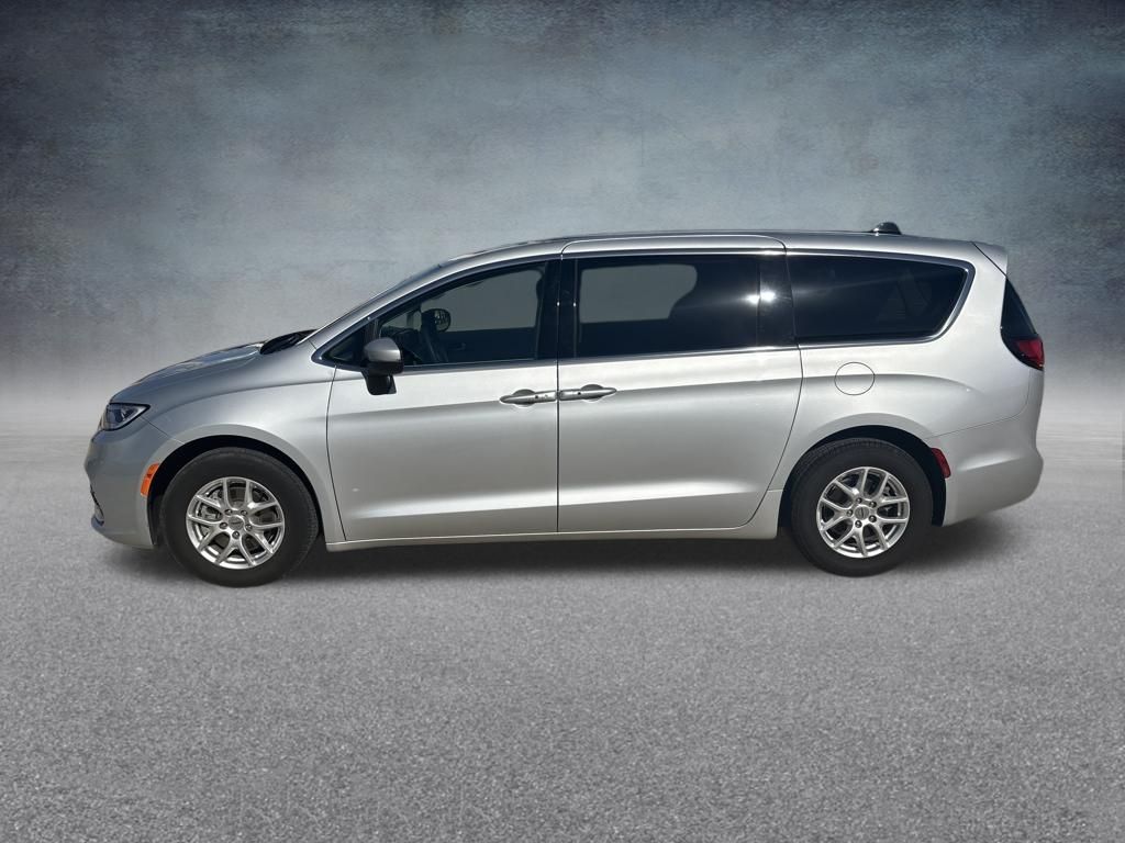 Used 2023 Chrysler Pacifica - photo 6