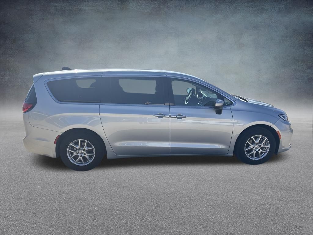 Used 2023 Chrysler Pacifica - photo 8