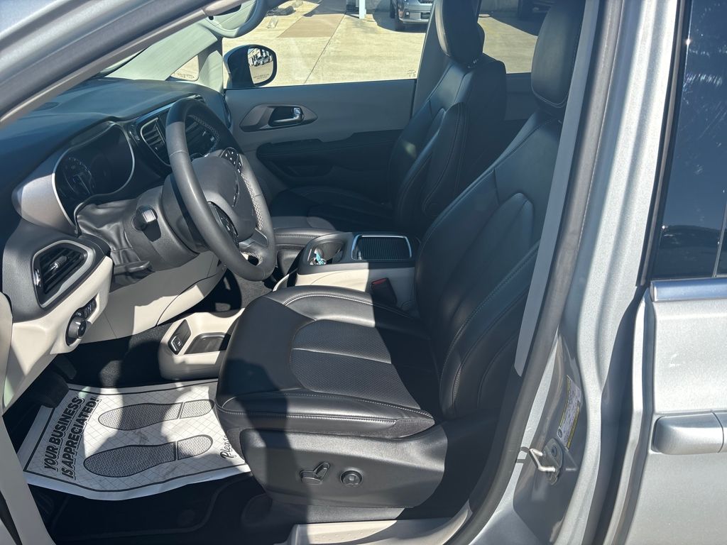 Used 2023 Chrysler Pacifica - photo 11