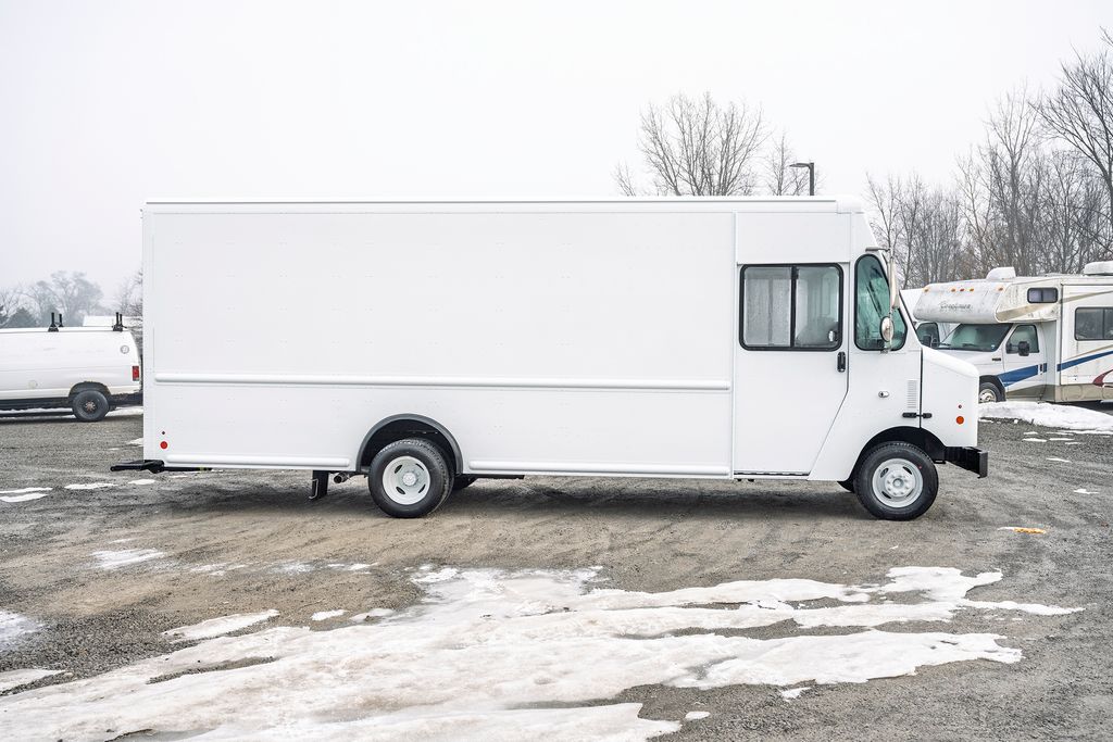 New 2026 Ford E-450 - photo 12