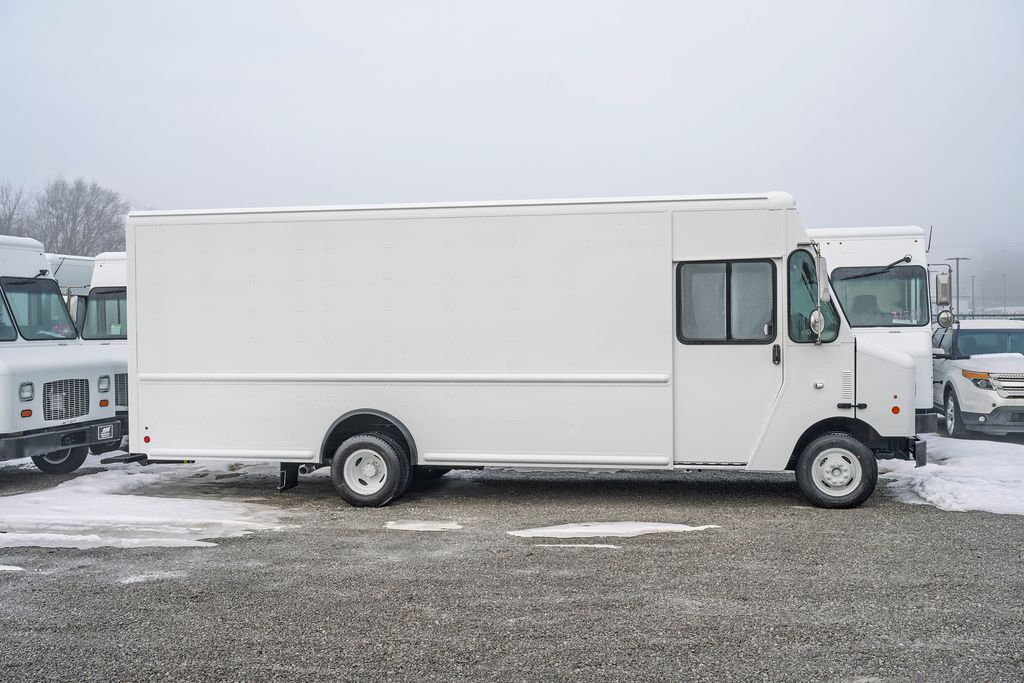 New 2026 Ford E-450 - photo 8