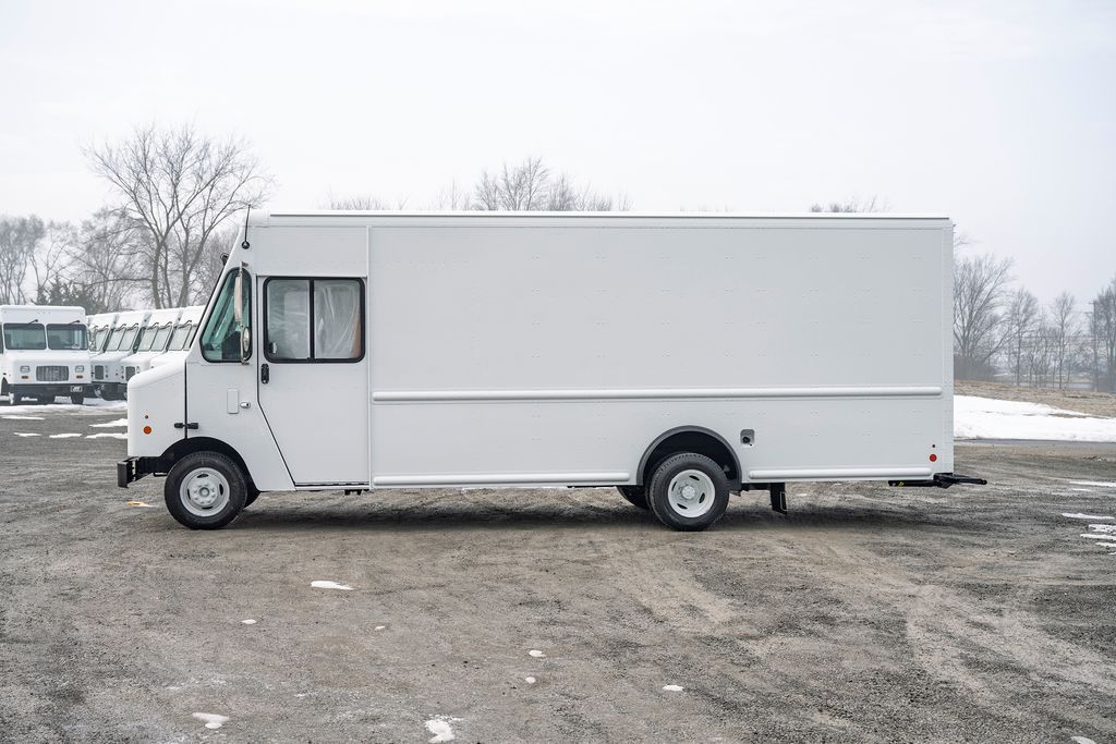 New 2026 Ford E-450 - photo 9