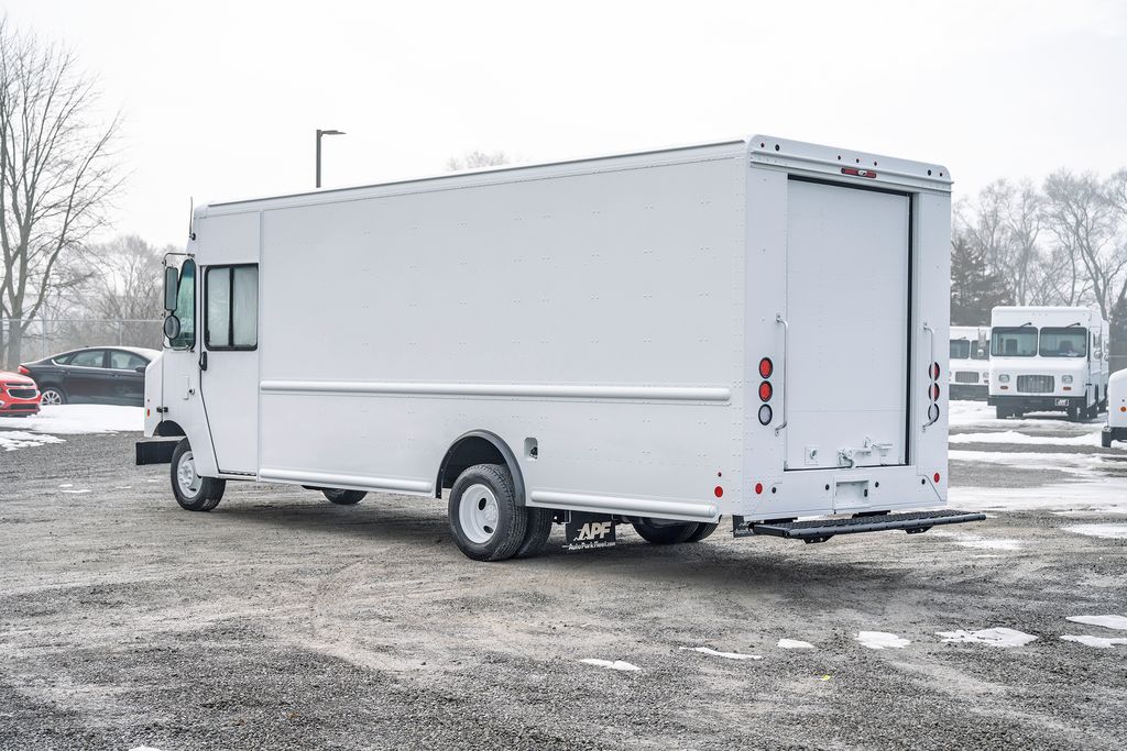 New 2026 Ford E-450 - photo 10