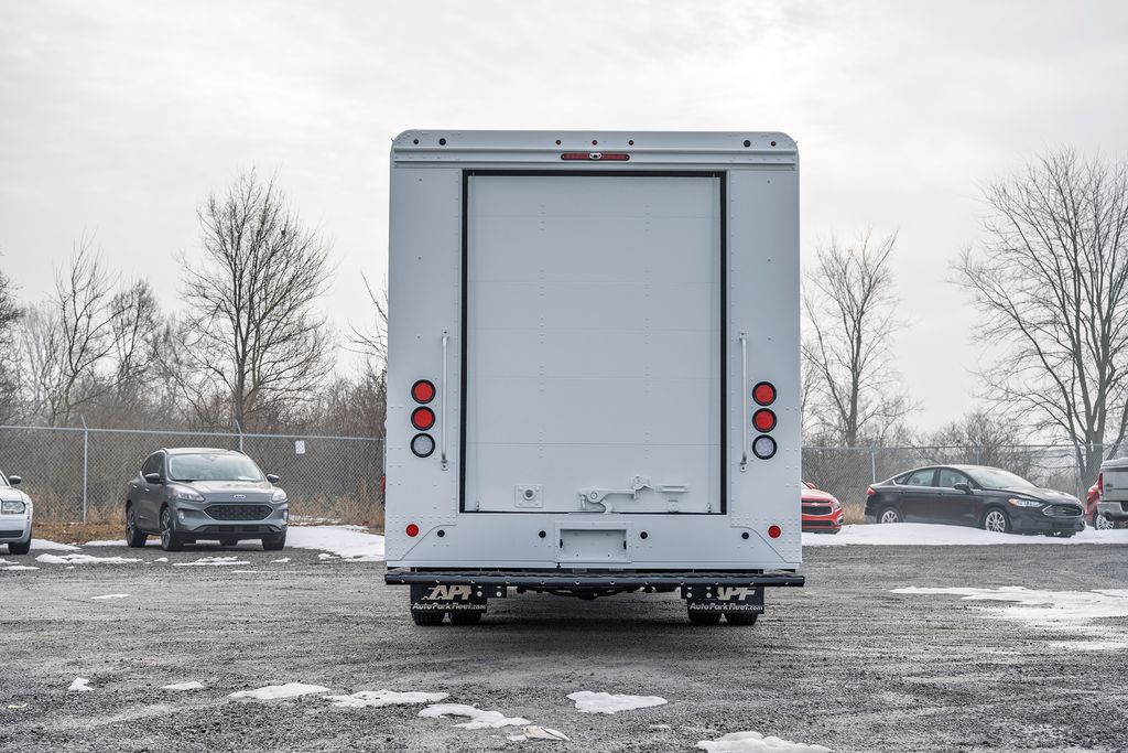 New 2026 Ford E-450 - photo 11