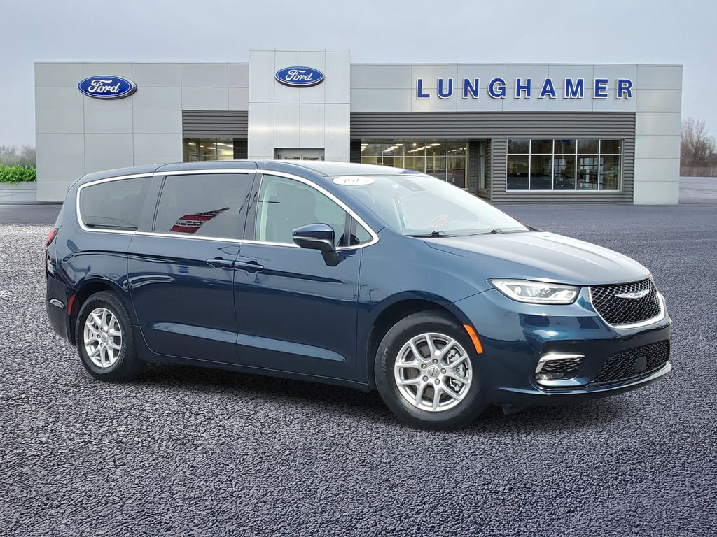 Used 2023 Chrysler Pacifica - photo 1