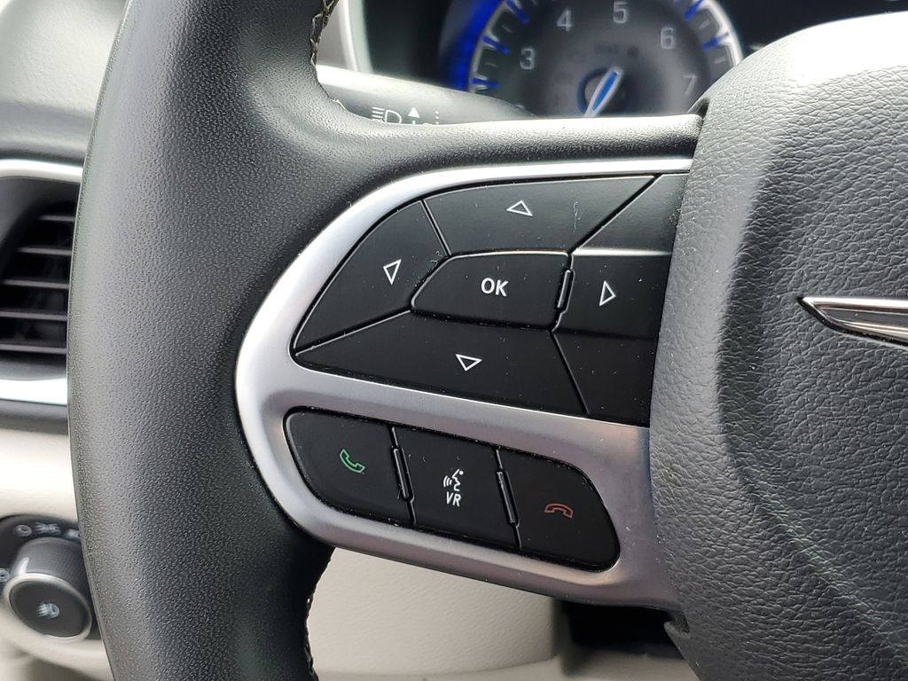 Used 2023 Chrysler Pacifica - photo 9