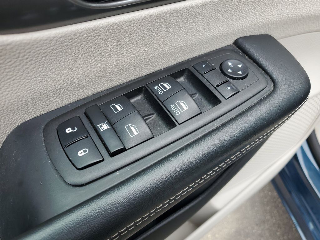 Used 2023 Chrysler Pacifica - photo 17
