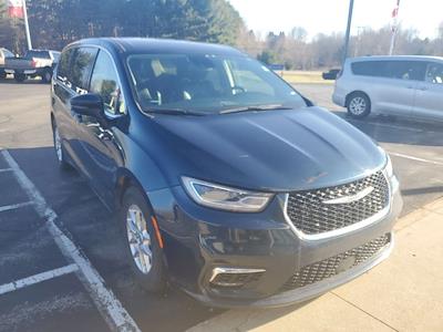 Used 2023 Chrysler Pacifica - photo 1
